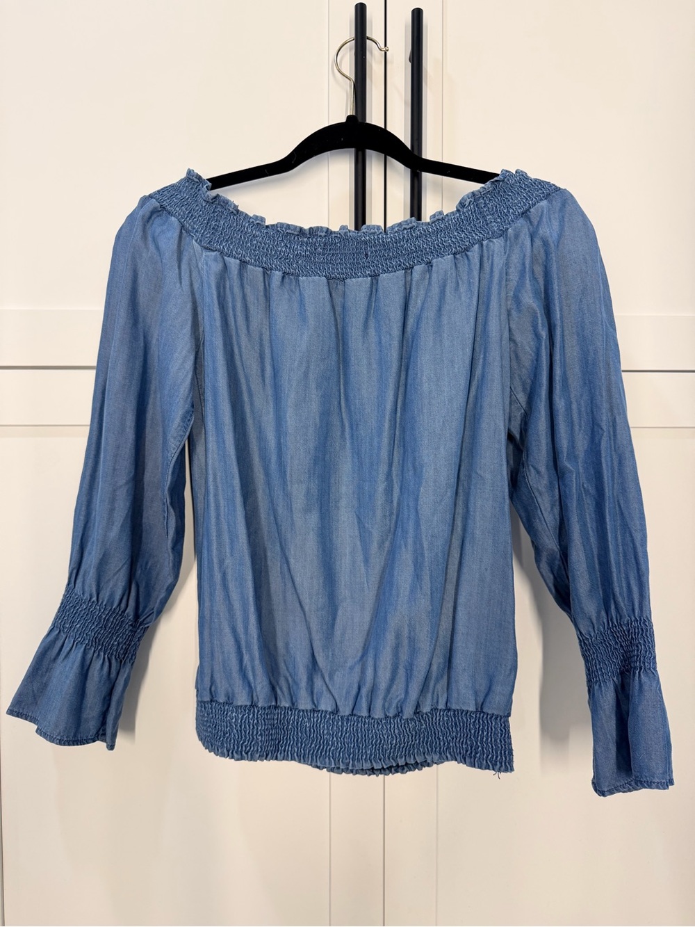 Bebe XS Chambray Off Shoulder Top Blue Smocked 100% Lyocell